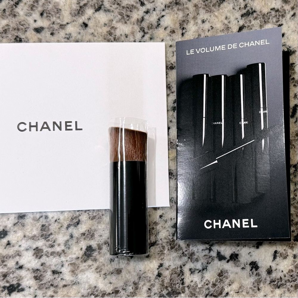 Chanel Travel Foundation Brush & Mascara Sample - New